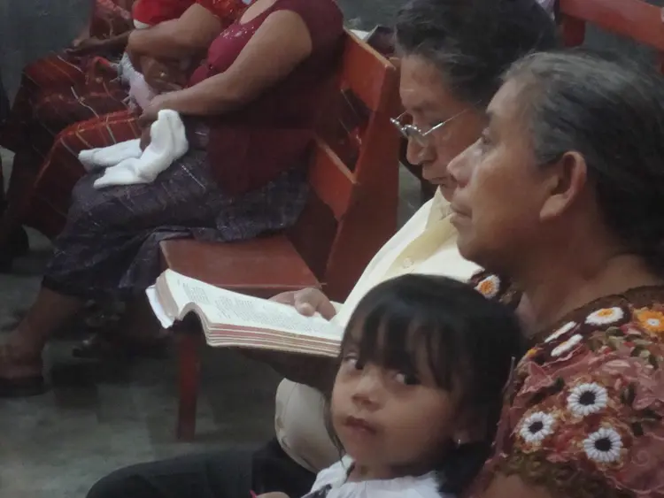 Si'le'n Yol Kataj le kayol /Leyendo la Biblia en Awakateko